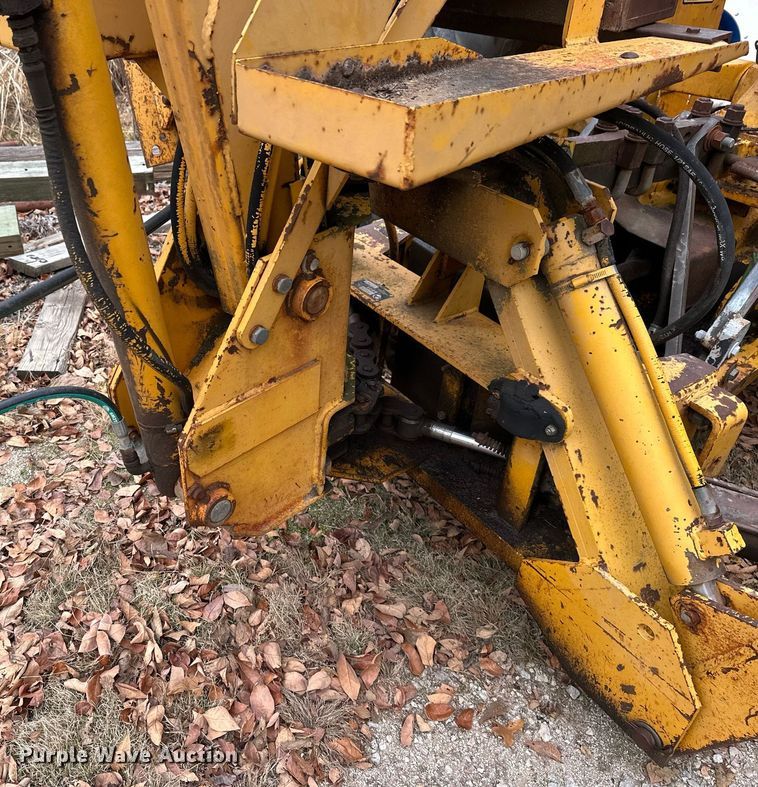 image for item NO9341 John Deere 301A  tractor