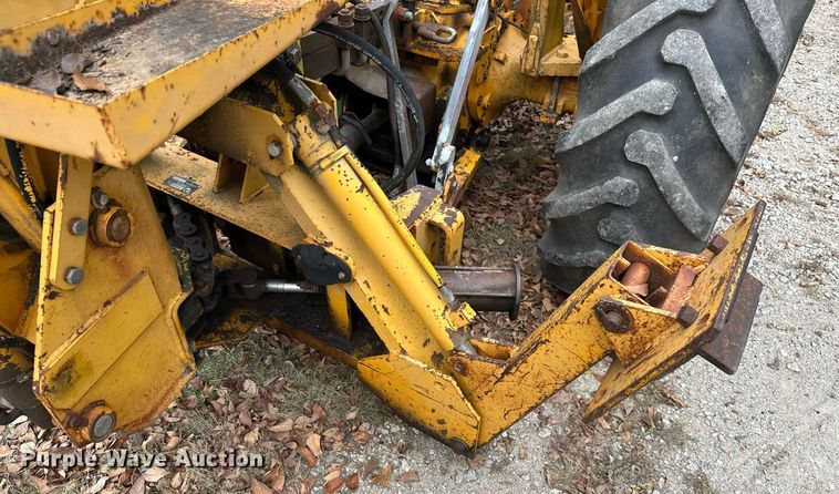 image for item NO9341 John Deere 301A  tractor