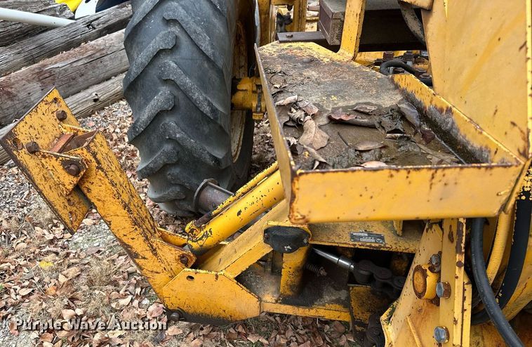 image for item NO9341 John Deere 301A  tractor