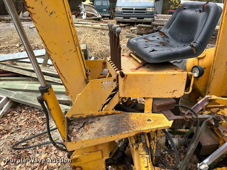 image for item NO9341 John Deere 301A  tractor