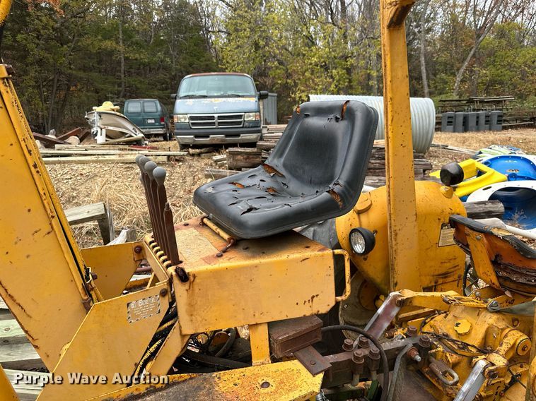 image for item NO9341 John Deere 301A  tractor