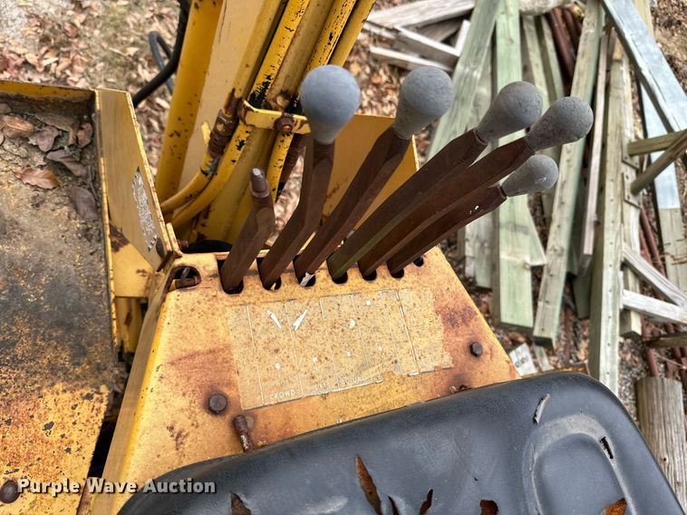 image for item NO9341 John Deere 301A  tractor