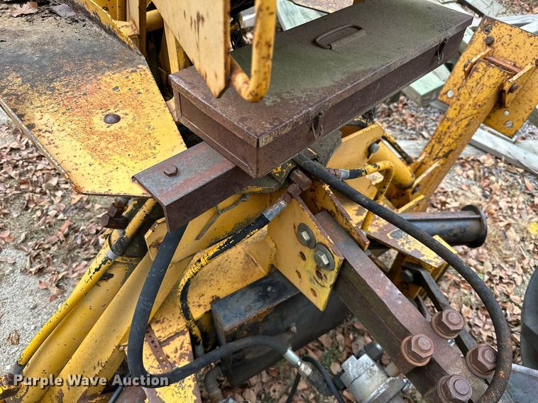 image for item NO9341 John Deere 301A  tractor