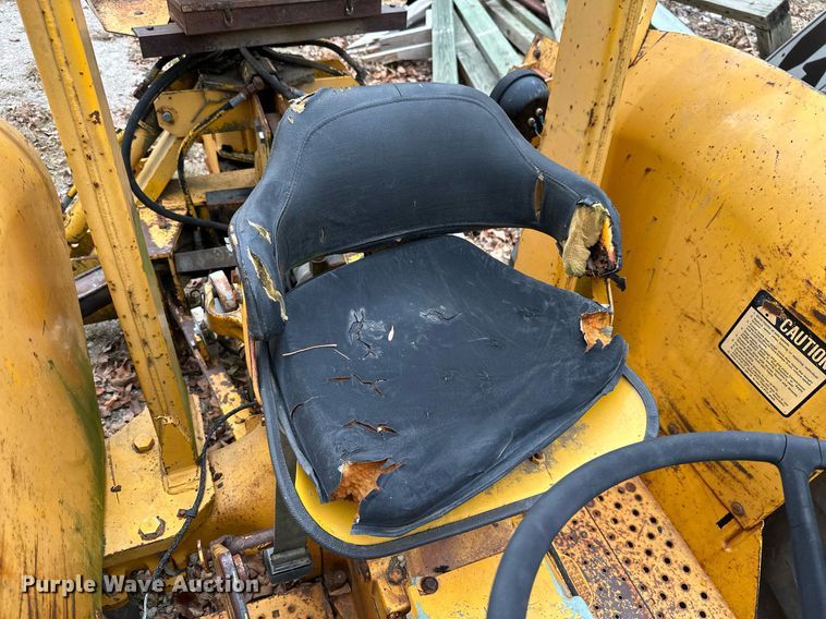 image for item NO9341 John Deere 301A  tractor