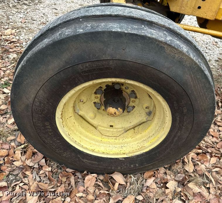 image for item NO9341 John Deere 301A  tractor