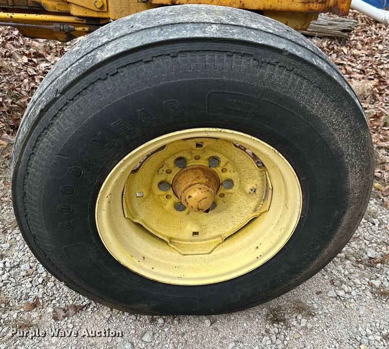 image for item NO9341 John Deere 301A  tractor