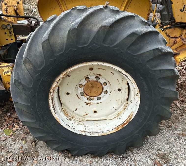 image for item NO9341 John Deere 301A  tractor