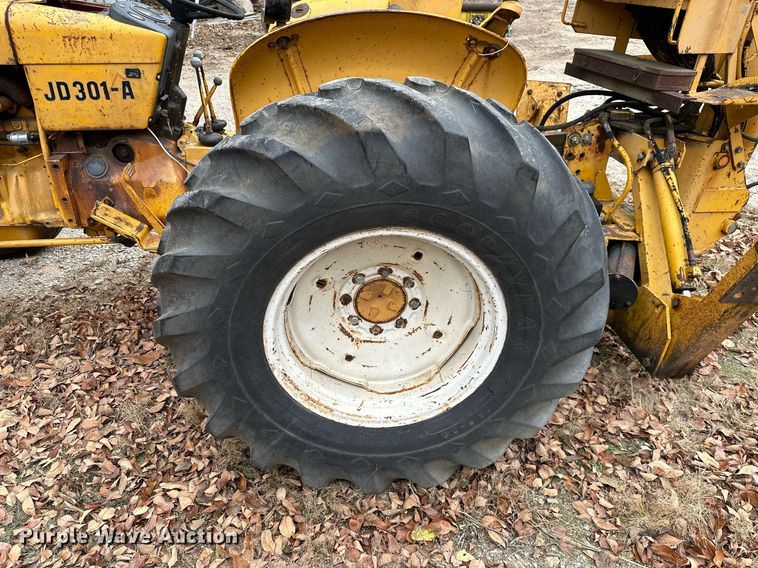 image for item NO9341 John Deere 301A  tractor