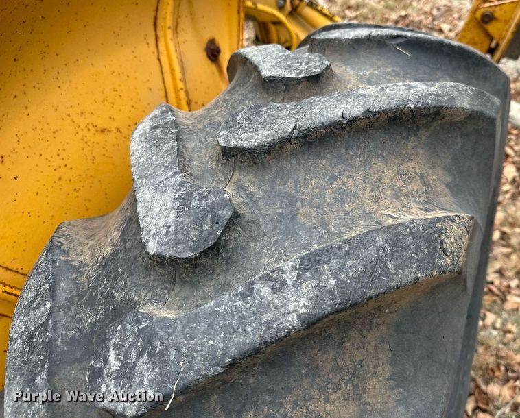 image for item NO9341 John Deere 301A  tractor