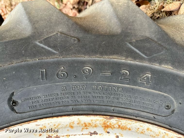 image for item NO9341 John Deere 301A  tractor