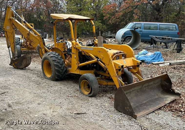 image for item NO9342 1980 John Deere 401C  backhoe