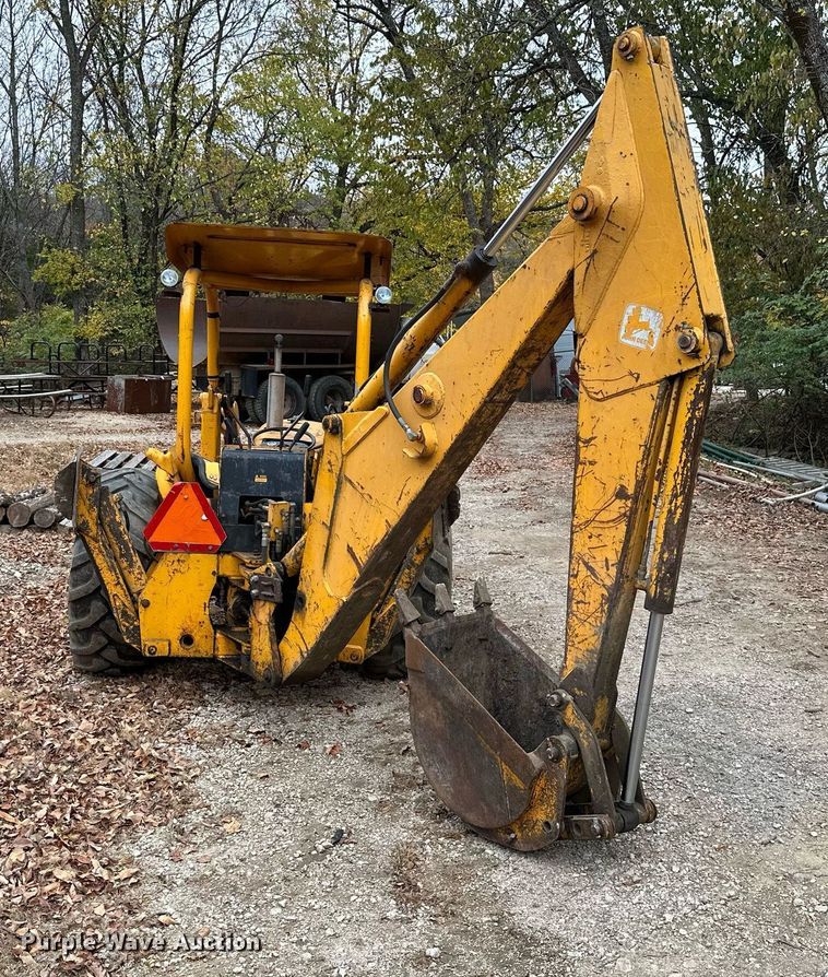 image for item NO9342 1980 John Deere 401C  backhoe