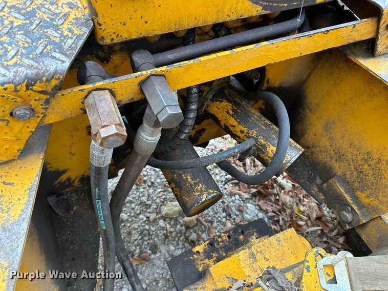 image for item NO9342 1980 John Deere 401C  backhoe