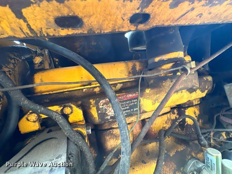 image for item NO9342 1980 John Deere 401C  backhoe