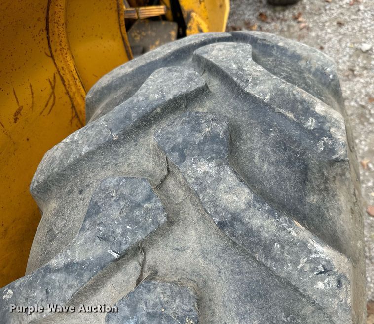 image for item NO9342 1980 John Deere 401C  backhoe