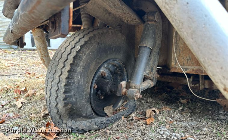 image for item NO9347 Cushman utility vehicle