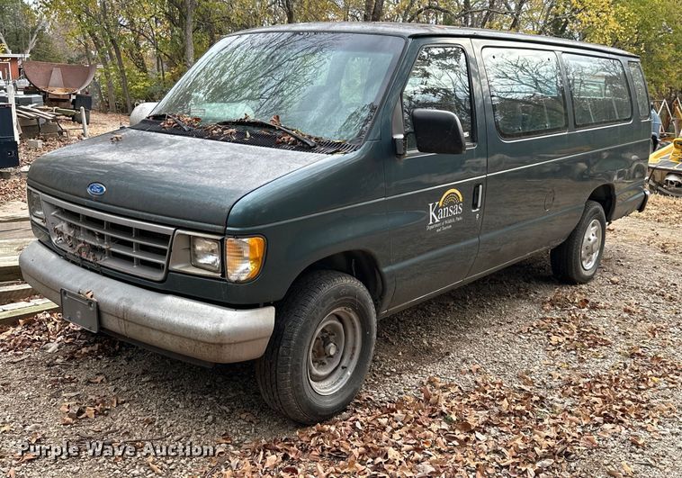 image for item NO9348 1996 Ford Club Wagon  van