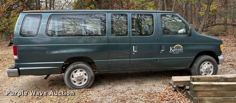 image for item NO9348 1996 Ford Club Wagon  van