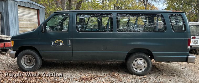 image for item NO9348 1996 Ford Club Wagon  van