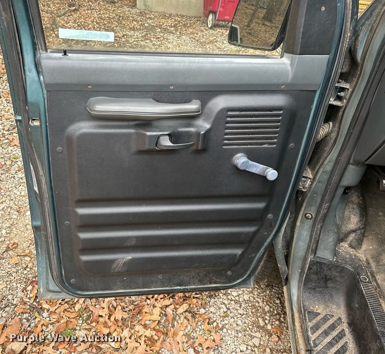 image for item NO9348 1996 Ford Club Wagon  van