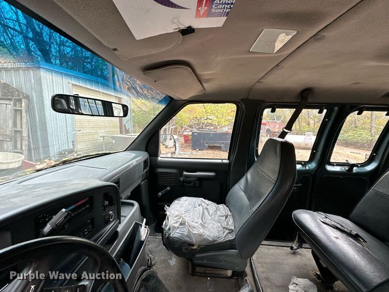 image for item NO9348 1996 Ford Club Wagon  van