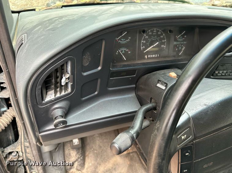 image for item NO9348 1996 Ford Club Wagon  van