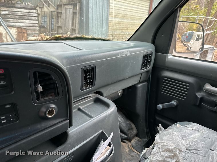 image for item NO9348 1996 Ford Club Wagon  van