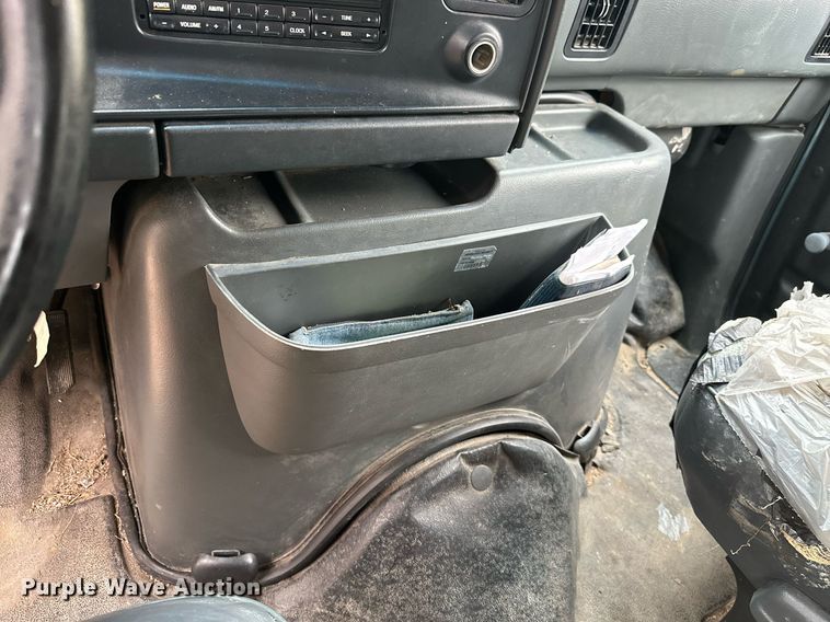 image for item NO9348 1996 Ford Club Wagon  van