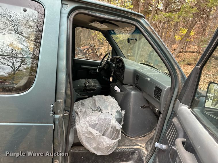image for item NO9348 1996 Ford Club Wagon  van