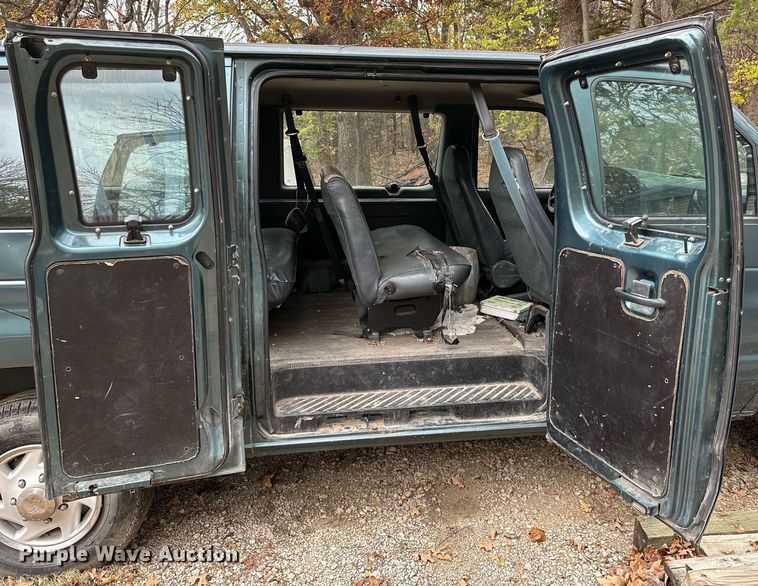 image for item NO9348 1996 Ford Club Wagon  van