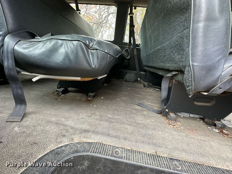 image for item NO9348 1996 Ford Club Wagon  van