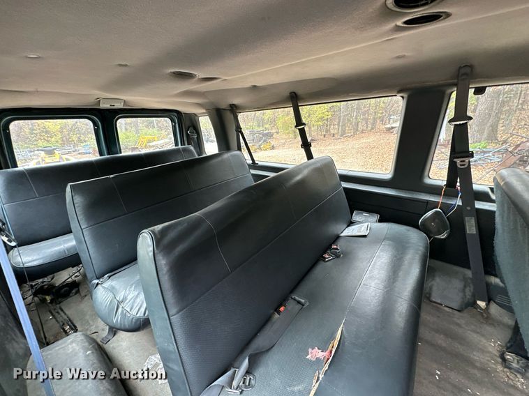 image for item NO9348 1996 Ford Club Wagon  van