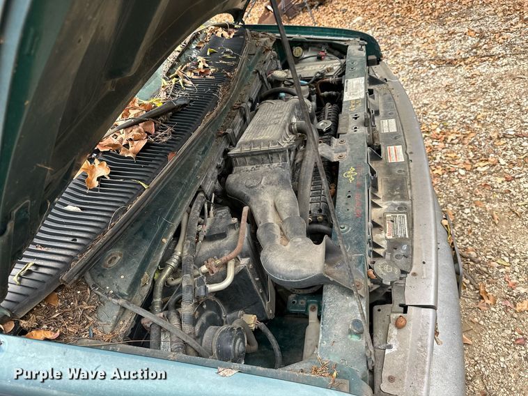 image for item NO9348 1996 Ford Club Wagon  van