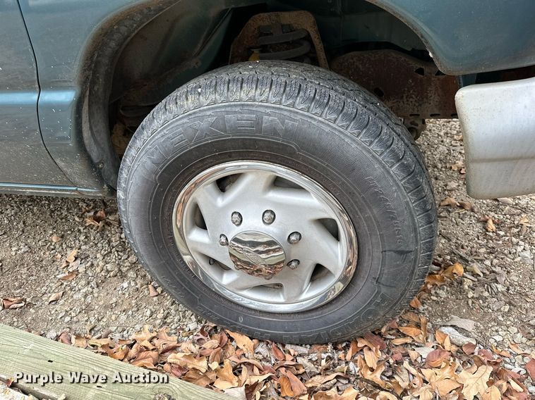 image for item NO9348 1996 Ford Club Wagon  van