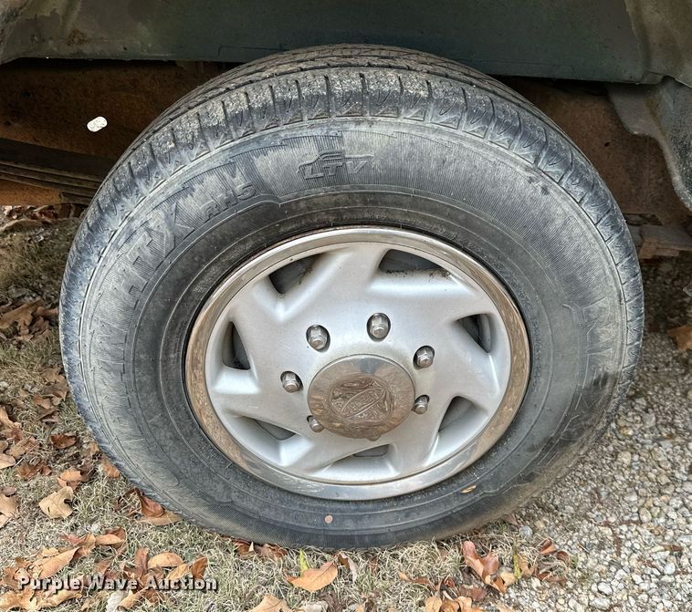 image for item NO9348 1996 Ford Club Wagon  van