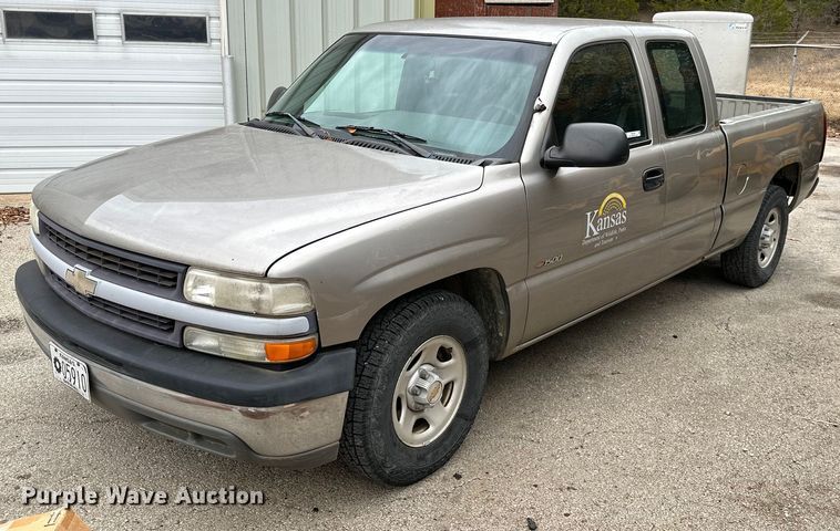 image for item NO9356 2002 Chevrolet Silverado 1500  Ext. Cab pickup truck