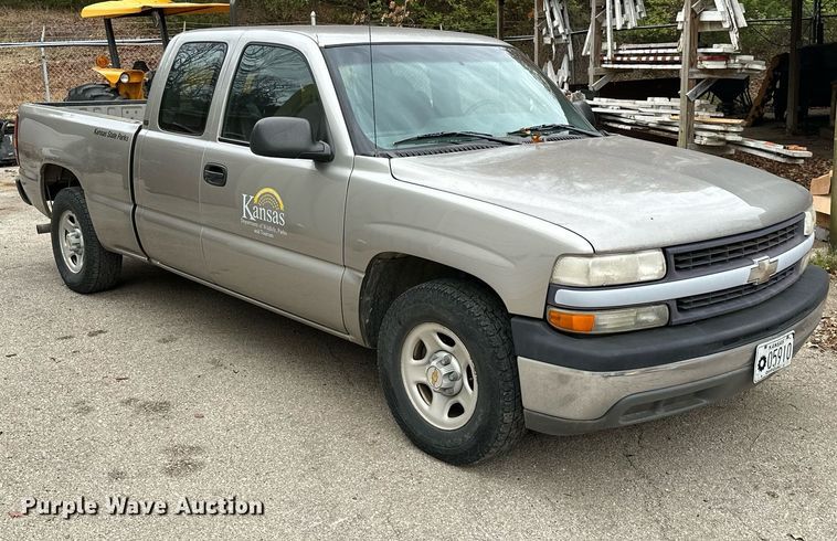image for item NO9356 2002 Chevrolet Silverado 1500  Ext. Cab pickup truck
