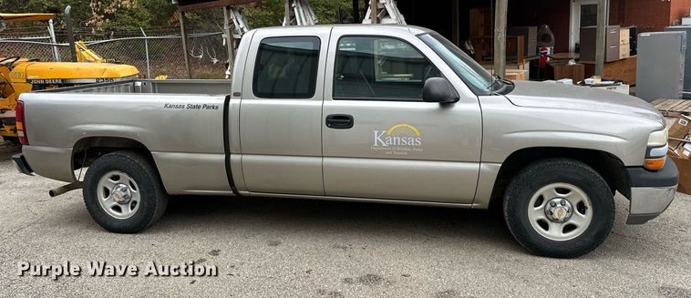 image for item NO9356 2002 Chevrolet Silverado 1500  Ext. Cab pickup truck