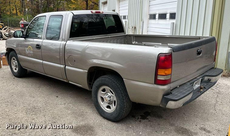 image for item NO9356 2002 Chevrolet Silverado 1500  Ext. Cab pickup truck