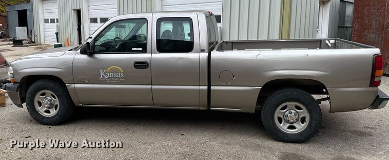 image for item NO9356 2002 Chevrolet Silverado 1500  Ext. Cab pickup truck
