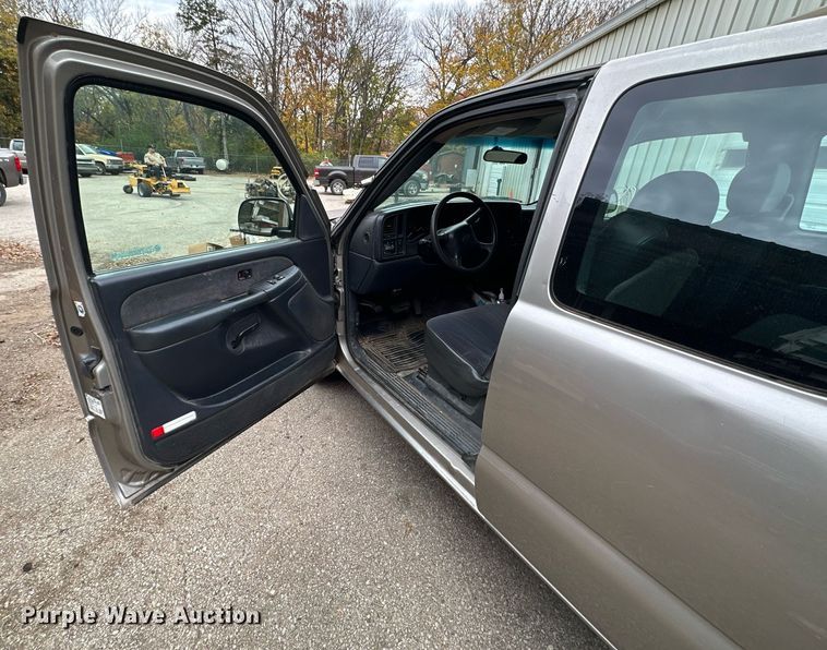 image for item NO9356 2002 Chevrolet Silverado 1500  Ext. Cab pickup truck