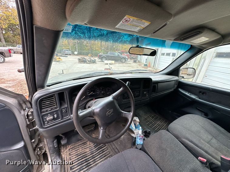 image for item NO9356 2002 Chevrolet Silverado 1500  Ext. Cab pickup truck