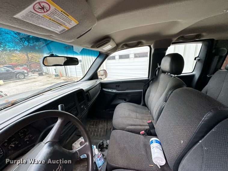 image for item NO9356 2002 Chevrolet Silverado 1500  Ext. Cab pickup truck