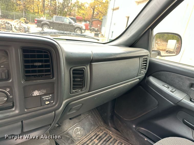 image for item NO9356 2002 Chevrolet Silverado 1500  Ext. Cab pickup truck