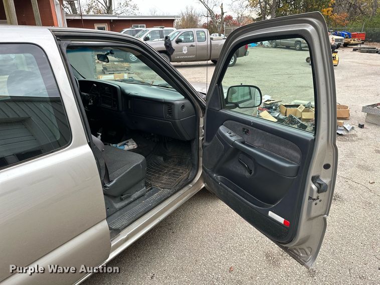 image for item NO9356 2002 Chevrolet Silverado 1500  Ext. Cab pickup truck