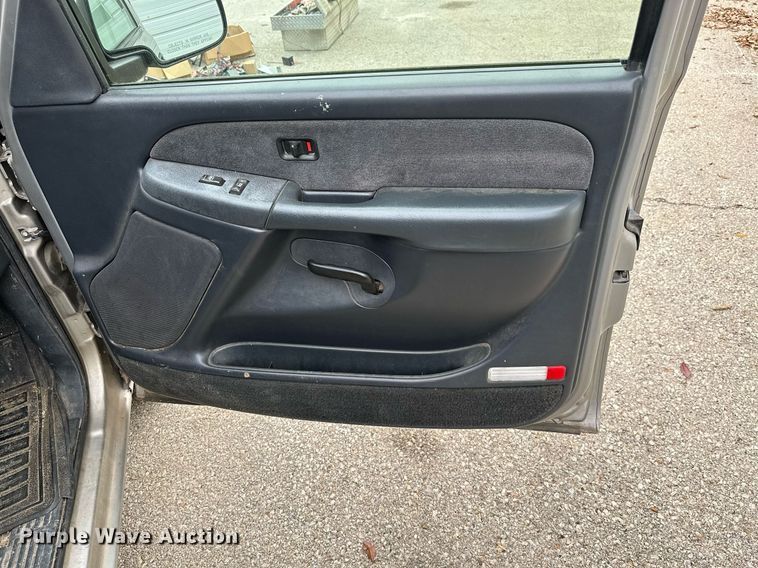 image for item NO9356 2002 Chevrolet Silverado 1500  Ext. Cab pickup truck