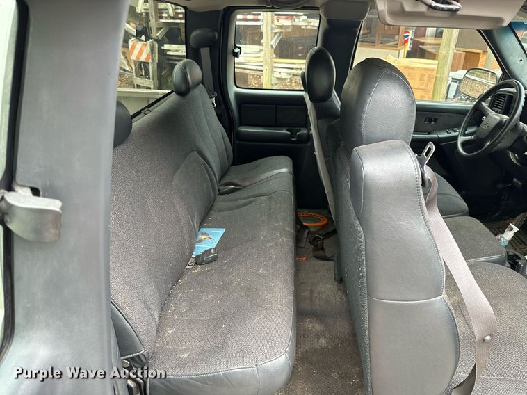 image for item NO9356 2002 Chevrolet Silverado 1500  Ext. Cab pickup truck