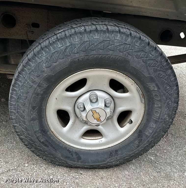 image for item NO9356 2002 Chevrolet Silverado 1500  Ext. Cab pickup truck