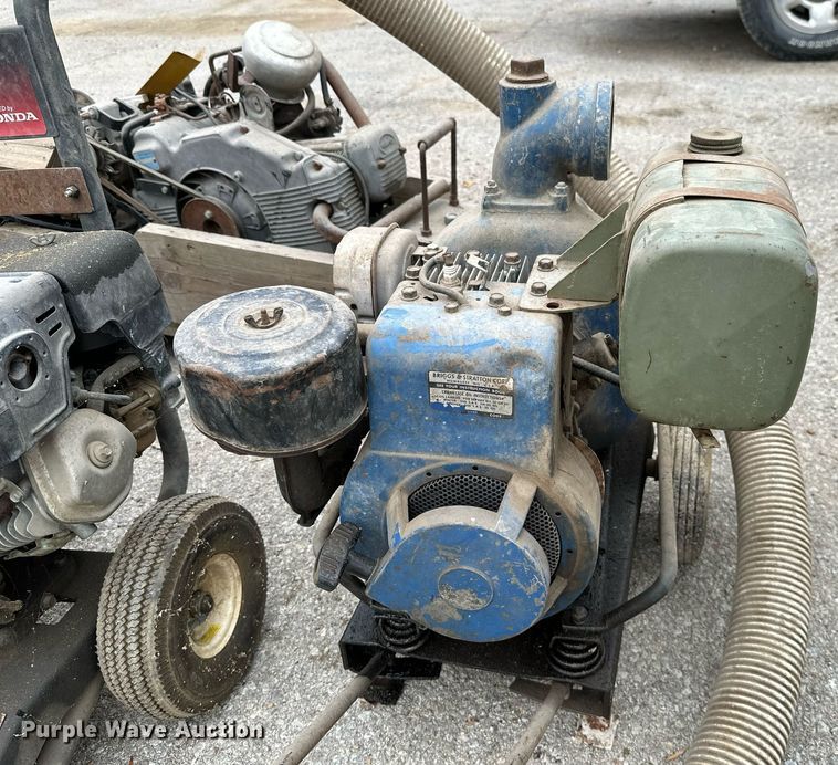 image for item NO9361 (5) single cylinder gas engines