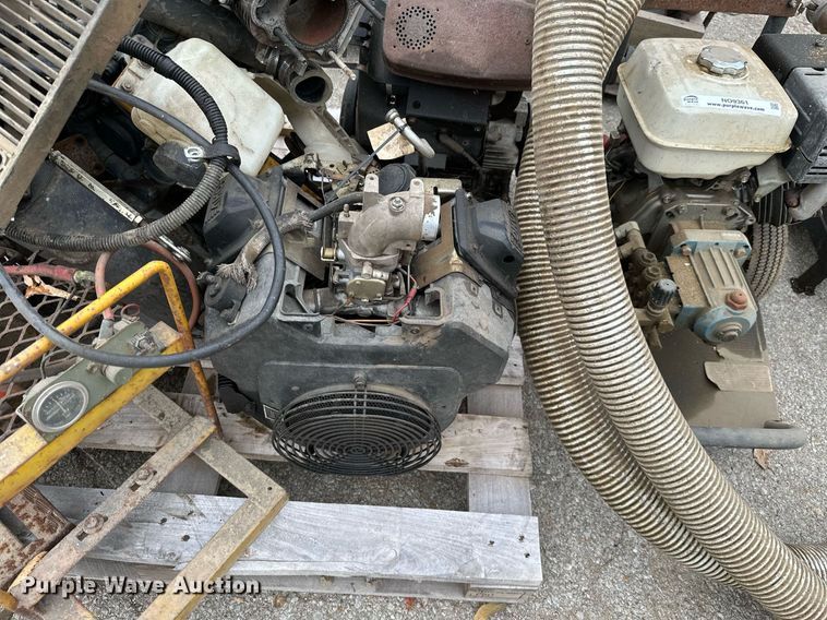 image for item NO9361 (5) single cylinder gas engines